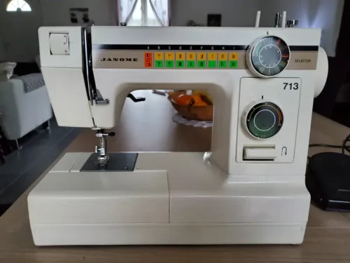 Machine JANOME 713